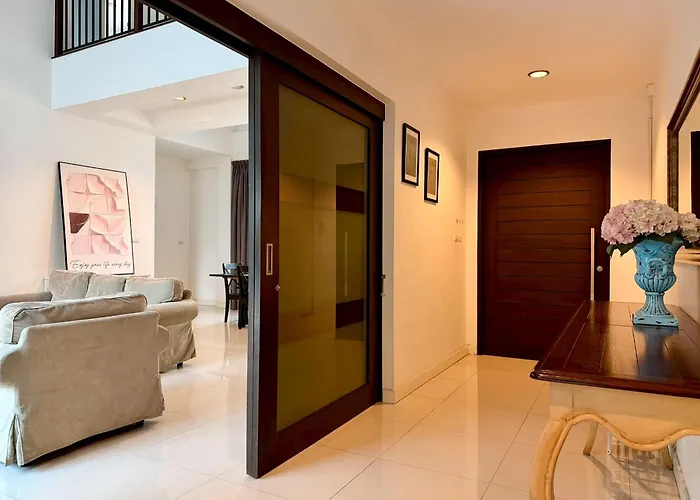 Pool Ramkhamhaeng 9 فيلة