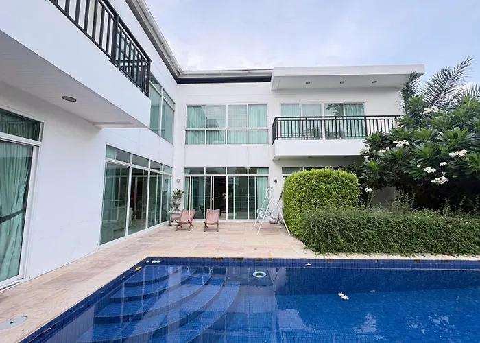 Pool Ramkhamhaeng 9 فيلة *