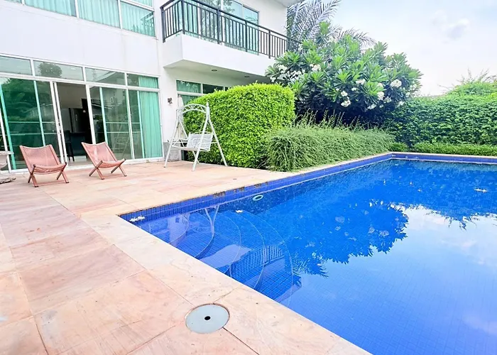 Pool Ramkhamhaeng 9 *