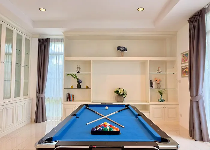 Pool Ramkhamhaeng 9