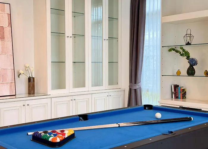 Pool Ramkhamhaeng 9 فيلة